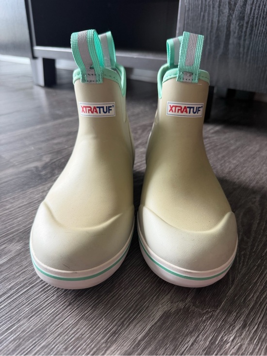 Xtratuf Shoes - XTRATUF Women's Short Rain Boots in Light Green